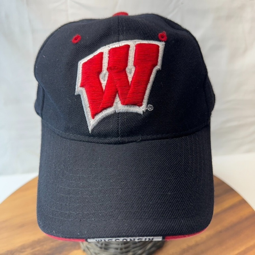 Wisconsin Badgers Hat Cap Black adjustable Strapback Bucky Badger